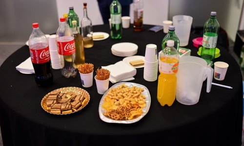 Pogledajte što se jede u stožerima: Neki nude smoki, a u jednoj stranci - gozba!