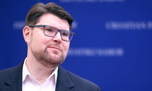 Oporba: Treba pravilnikom urediti tko smije letjeti Vladinim avionom