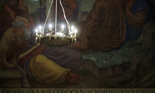 Razbili kipove, razbacali hostije i ukrali novac u crkvi sv. Tome Apostola u Mostaru