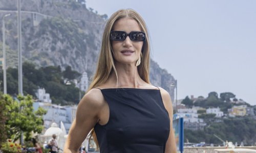 Zebrasti uzorak itekako može biti elegantan, a ova suknja i top su savršena kombinacija