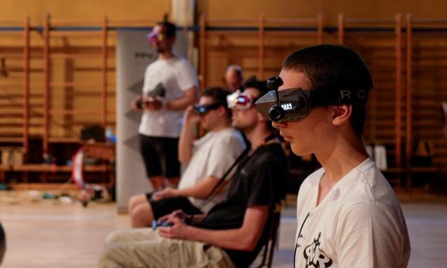 Zanimanje budućnosti: U Osijeku organizirana prva školska utrka FPV dronova