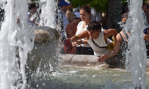 Toplinski udar u Grčkoj i Turskoj: Niz upozorenja i besplatna voda turistima