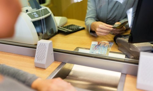 HNB za slabe kamate na štednju krivi klijente. Znate li što možete dobiti promjenom banke?