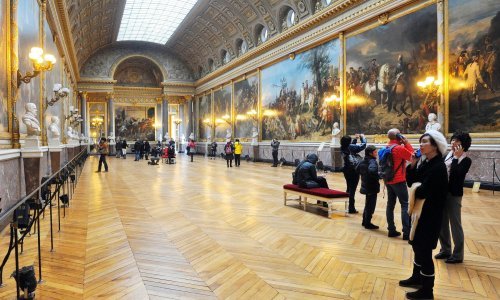 Buknuo požar u dvorcu Versailles, brzo ugašen, posjetitelji evakuirani