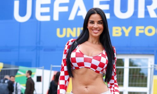 Kratko i vatreno: Najpoznatija navijačica Ivana Knoll na ulicama Berlina izazvala je senzaciju