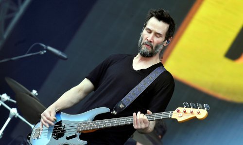 Keanu Reeves u akciji: Sa svojim bendom Dogstar nastupio na poznatom festivalu