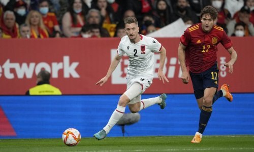 Rođen je u Kataloniji, igrao je za mlade španjolske selekcije, a sad je uzdanica Albanije