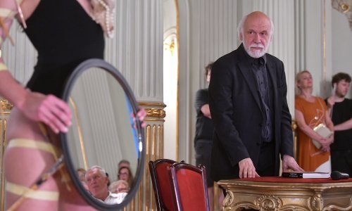 Dimitrije Popović predstavio knjigu 'Žensko tijelo u ogledalu slike', misica izvela performans