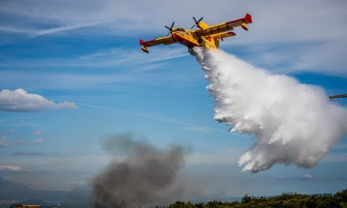 Veliki požar buknuo kod Trogira, gasilo ga 60 vatrogasaca s 22 vozila
