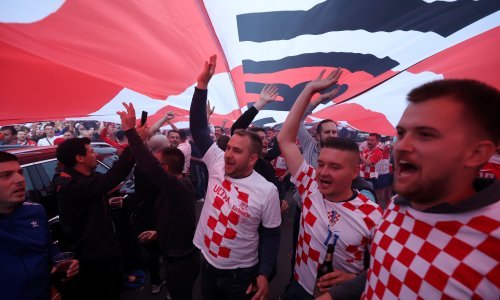 Najveća navijačka zastava stigla je u Njemačku; pogledajte atmosferu na ulicama Berlina