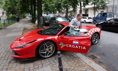 Ferrari u hrvatskim bojama zaludio navijače u Berlinu! Ne brinite, nije Bartulica...