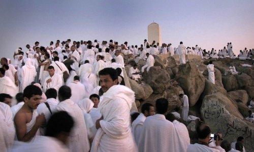 Unatoč visokim temperaturama mnoštvo vjernika na brdu Arafat