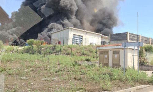 Požar unutar reciklažnog dvorišta na Cresu