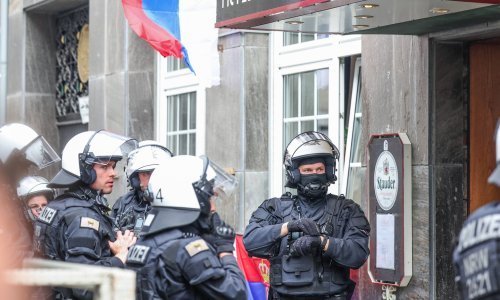 Žestok okršaj srpskih i engleskih huligana, Vučićevog sina spasila policijska pratnja