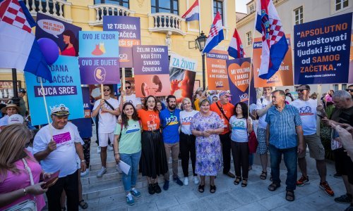 Oko 700 ljudi na Hodu za život u Splitu, Željka Markić traži promjenu zakona