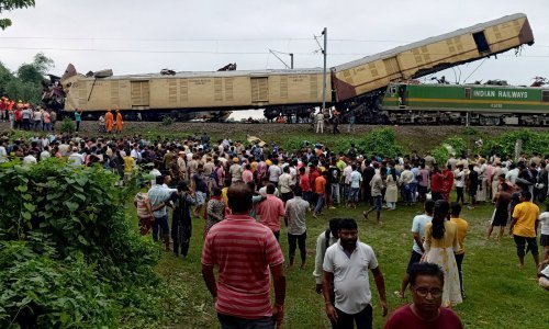 Sudarili se teretni i putnički vlak u Indiji, poginulo 15 osoba