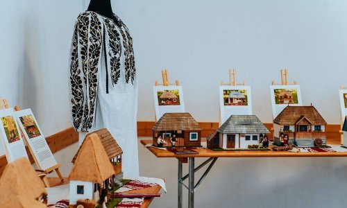 Uz bogatu izložbu narodnih nošnji u Zagrebu proslavljen Međunarodni dan rumunjske košulje