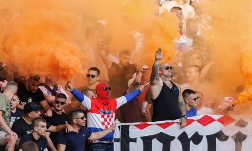 UEFA žestoko kaznila HNS; zbog bacanja čaša i baklji 'ceh' je gotovo 90.000 eura