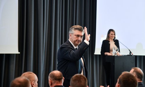 Plenković: I ja sam sina vodio na utakmicu u Katar
