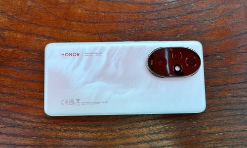 Elegantni Android skrojen za fotografije: Testirali smo Honor 200 Pro