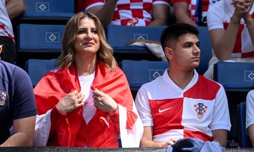 Uz Vatrene i kad je najteže: Supruga i sin Zlatka Dalića pružali podršku s tribina