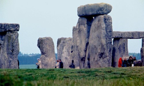 Aktivisti obojali Stonehenge, posjetitelji ih ometali: 'Izuzetno uznemirujuće'