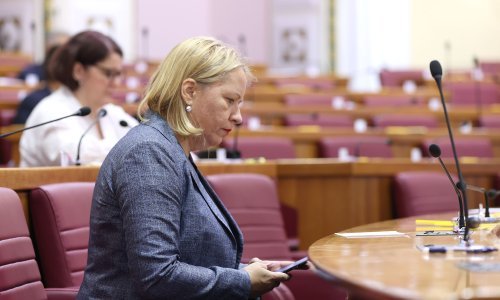 Zakačili se Ikić Baniček i ministar Bačić: To što govorite nije točno!