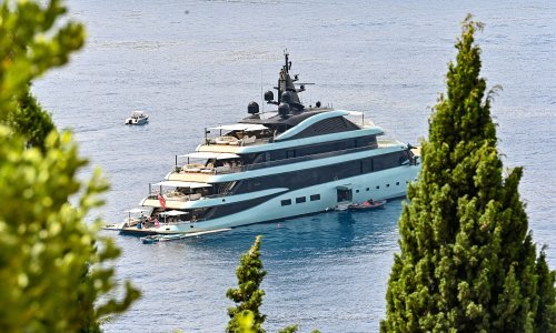 Pred Dubrovnikom usidrila se luksuzna jahta njemačkog milijardera, mnogi se pitaju je li to slučajnost