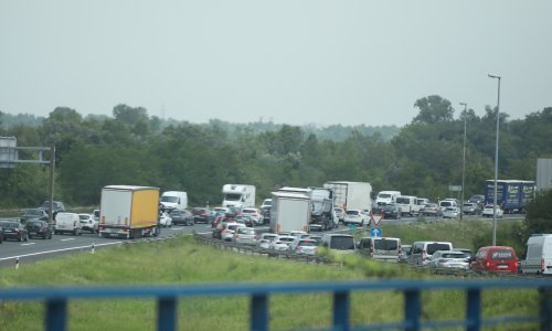 Počele gužve prema moru, na Lučkom kilometarska kolona