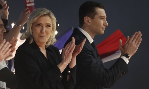 Stranka Marine Le Pen i dalje vodi u anketama pred parlamentarne izbore