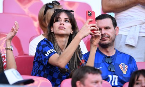 Najljepša zagrebačka odvjetnica snimljena u društvu supruga na tribinama