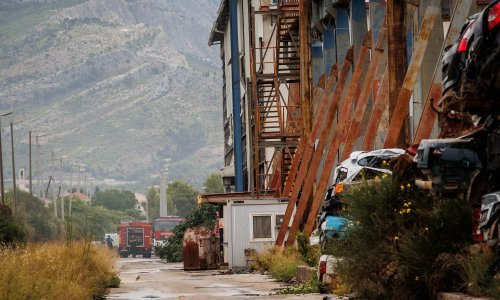 Ugašen požar u bivšoj željezari u Kaštel Sućurcu, izgorjela tri postrojenja