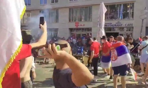 Totalni kaos u Münchenu; ozlijeđeno devet policajaca u sukobu sa srpskim navijačima