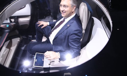 Robotaksi isprobali Plenković i Tomašević. Evo kako izgleda