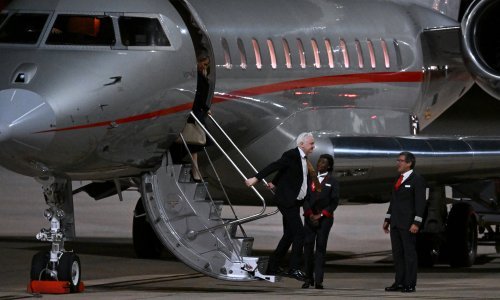 Assange sletio u Australiju, dočekala ga gomila pristaša