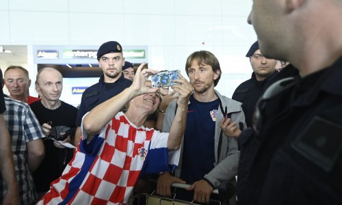 Vratili se Modrić i Vatreni nakon ispadanja s Eura; dočekali ih navijači, a Dalić u čudu!