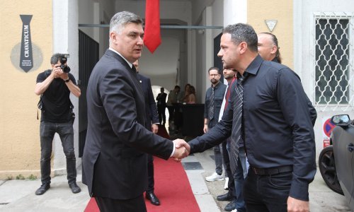 Milanović na otvaranju Muzeja kravate: Majke su plašile djecu da će im doći Hrvati