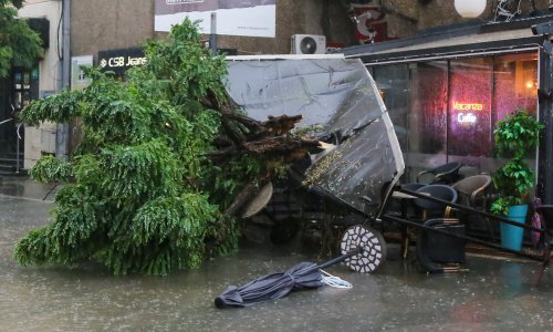 Strašno nevrijeme u Srbiji, grom pogodio traktor, vozač preminuo