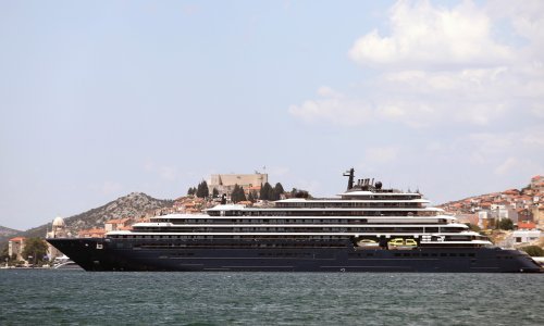 Spektakularan prizor u Šibeniku: Pogledajte luksuznu jahtu koja ostavlja bez daha