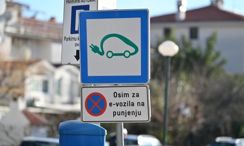 Ljudima dojadili električni auti: 'Niti imamo gdje puniti, niti možemo dulje voziti'