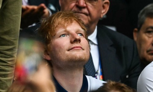 Među navijačima na utakmici Slovačke i Engleska uočen slavni pjevač koji uskoro stiže u Zagreb