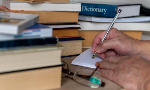 Može li AI od izumiranja spasiti rijetke i ugrožene jezike u Europi: Što to sprema Meta