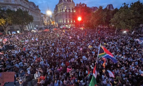 Francuski kandidati odustaju od drugog kruga kako bi blokirali krajnju desnicu