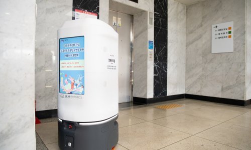 Robot počinio 'samoubojstvo', bacio se niz stepenice