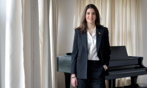 Američka veleposlanica oduševila objavom: ‘Od mladenke do diplomatkinje, kakvo putovanje!‘