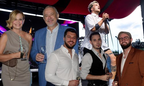 Zagrebački MSU okupirala poznata lica, a zapjevao im je Baby Lasagna