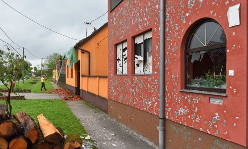 Ista ulica u Bošnjacima: Jedna kuća 'izbušena', druga netaknuta. Kako to?