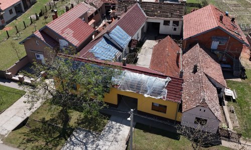 Oprezno s obnovom: Teže ozlijeđen nakon pada s krova u Bošnjacima