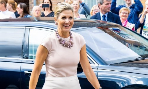 Chic kraljica očarala je ovim monokromatskim lookom, a jedan detalj bio je točka na 'i'