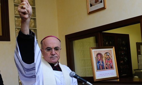 Ekskomuniciran nadbiskup Vigano koji je papu nazvao 'slugom Sotone'